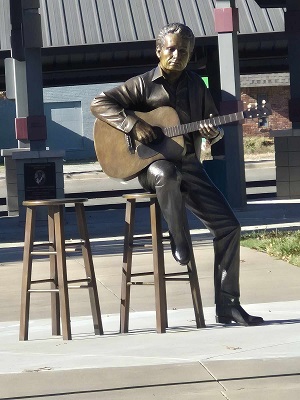 merle-haggard-statue-web.jpg